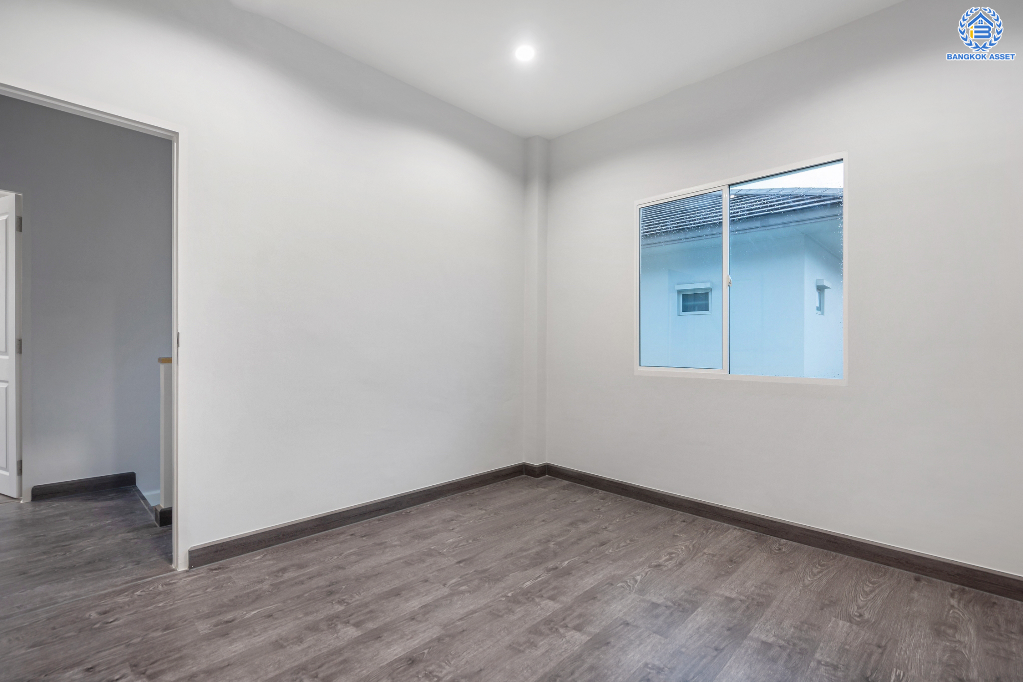 บ้านแฝดมือสองนนทบุรี ม.เดอะคลัสเตอร์วิลล์4 ราชพฤกษ์-สิรินธร เนื้อที่ 40.5 ตร.ว. ฟังก์ชันระดับบ้านเดี่ยว 3 ห้องนอน 3 ห้องน้ำ จอดรถได้ 2 คัน พร้อมพื้นที่ใช้สอย 150 ตร.ม. Facilitie ครบครัน การเดินทางสะดวก ใกล้วงเวียนพระรามห้า, The Walk และจุดขึ้นทางด่วน "ศรีรัช"...